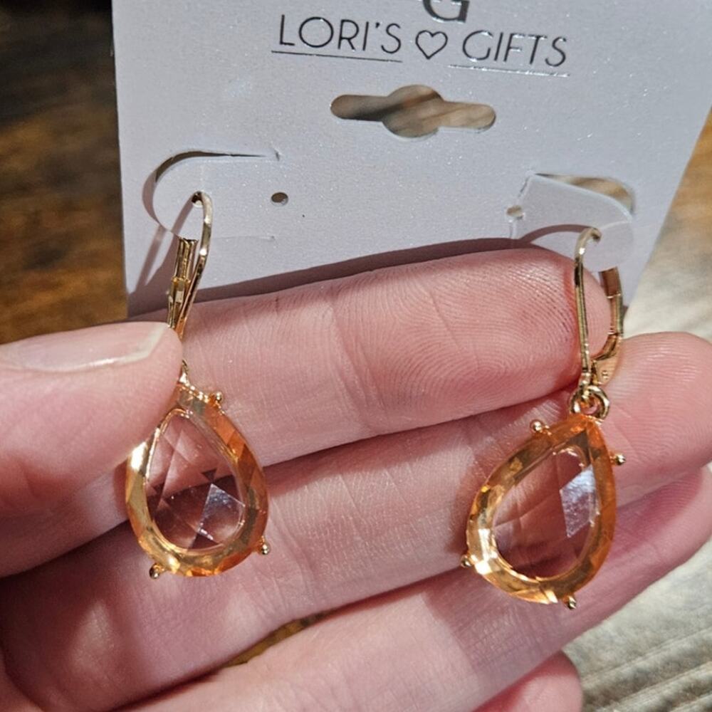 Lori's Gifts Peach Faceted Teardrop Leverback Drop Earrings Sensitive Ears NWT